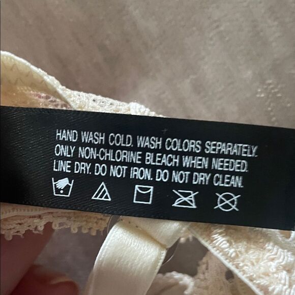 Natori Cream Lace Bra - Picture 3 of 5